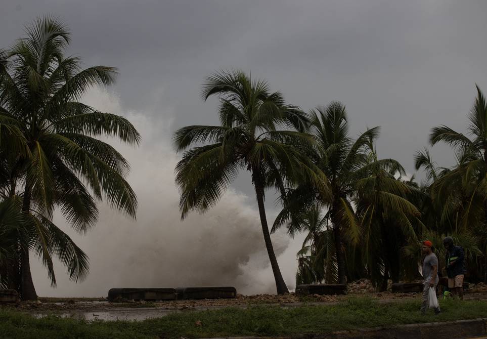 Huracán Beryl avanza sin amenazar directamente a México