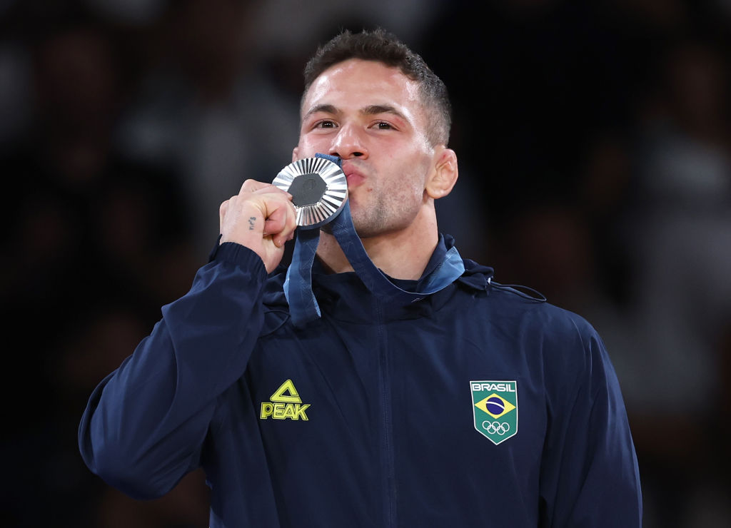 Excelentes equipos femeninos de tiro con arco y otros logos en los Juegos Olímpicos de París